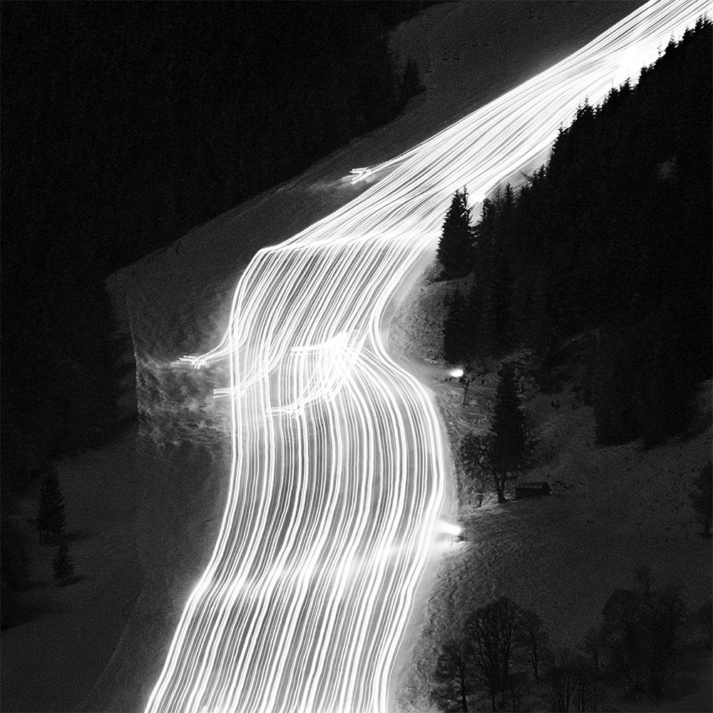 Snow groomer