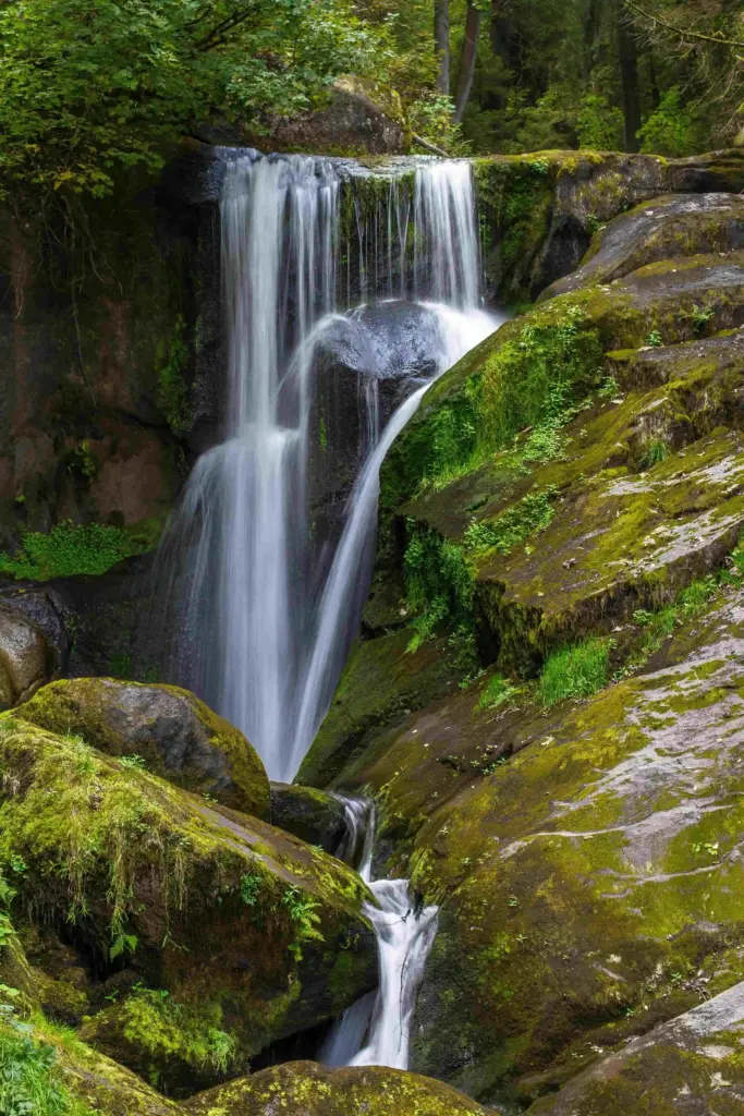 Waterfall photoshoot guide and ideas